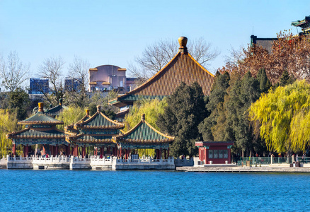 五龙亭北海湖公园玉花岛北京中国北海公园是一个公共公园, 建于1000ad。