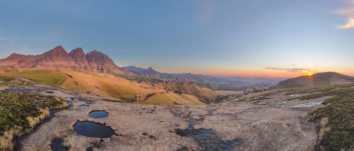 在高峰期的日出 Pano