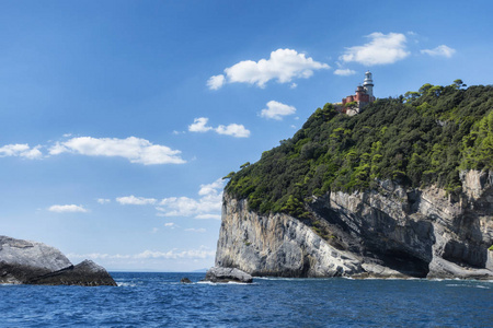 蒂诺岛上的灯塔, 位于意大利 Portovenere 和五渔村附近的 La 帕斯亚海湾上。