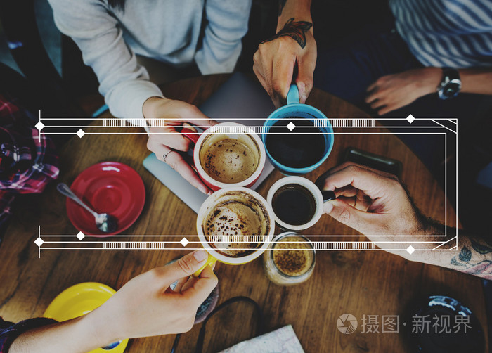 在咖啡馆里喝咖啡的朋友