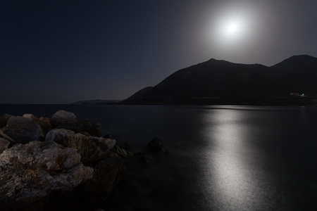 夜景与明月岛克里特岛图片