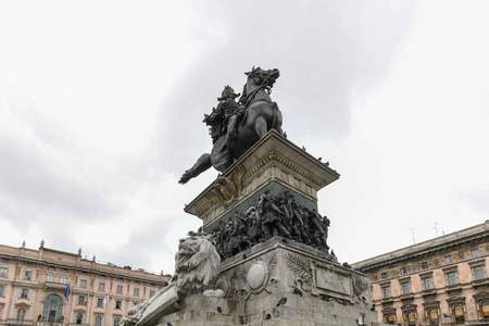 意大利米兰大教堂广场的马术纪念碑