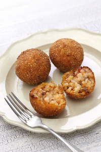 arancini di riso，意大利烩饭团