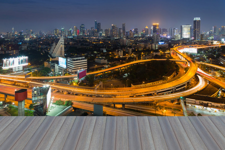 打开木地板，晚市公路互换