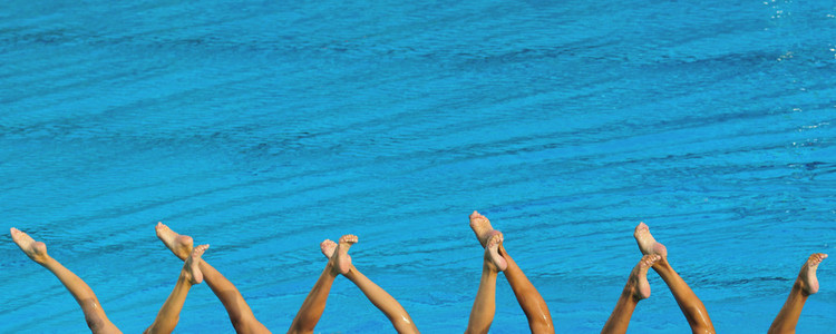 指出美丽指出赤裸的双脚照片