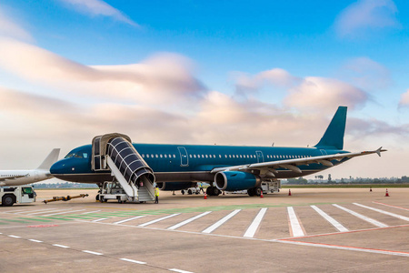 飞机空客 A330 越南航空公司在河内, 越南的夏季天