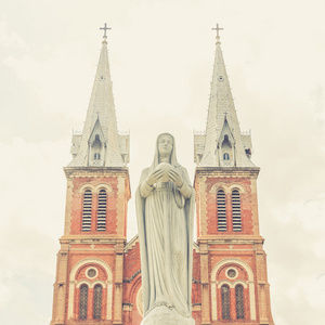 雕塑的圣母玛利亚在圣母院西贡图片