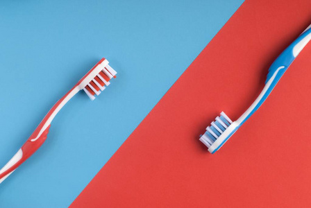 牙刷和牙膏的牙齿清洗概念