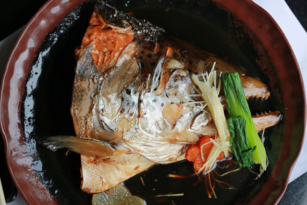 三文鱼头汤酱油蒸三文鱼头(三文鱼)照片