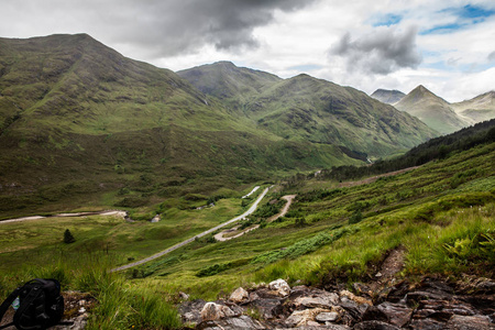 高地风景在凯尔 Glenshiel 苏格兰自然徒步旅行