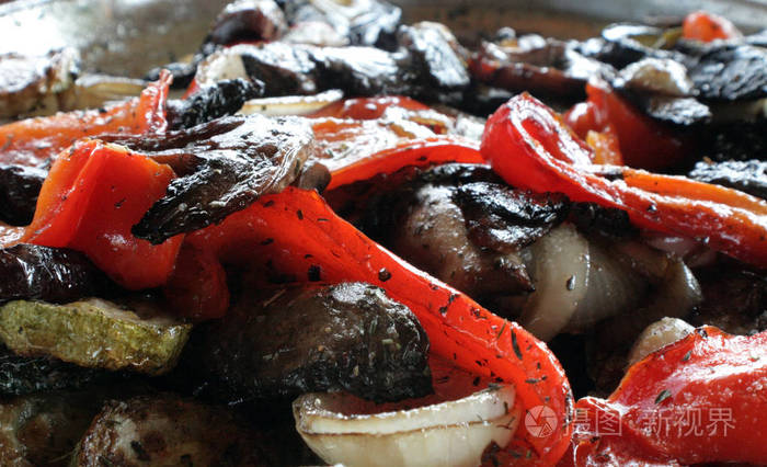 保加利亚胡椒,洋葱和茄子烧焦.蔬菜 rago, 你不会在家准备.