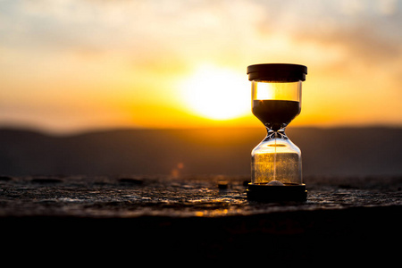 白云云彩沙漏的时间流逝的云彩.