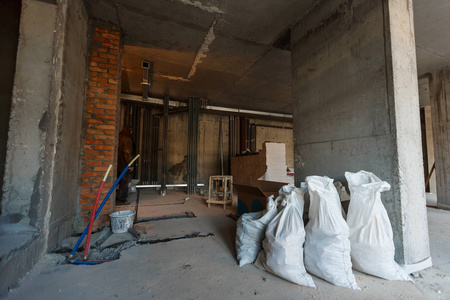 装修改造施工中的公寓内部与材料改建