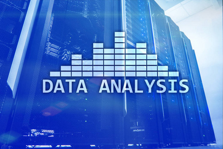 大数据分析文本在服务器室背景。互联网与现代技术理念