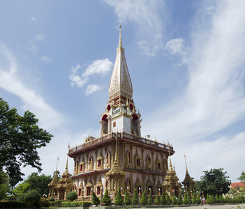 查龙寺或 Chaiyathararam 寺庙在普吉岛，泰国