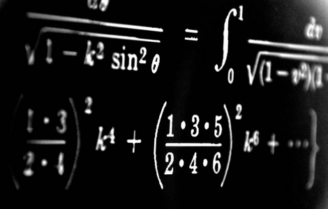 黑色背景上的大量数学公式图片