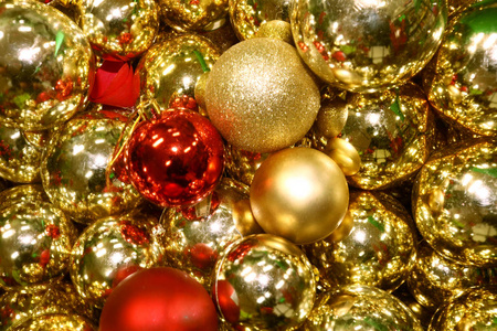 红色和金色圣诞舞会装饰品收藏品