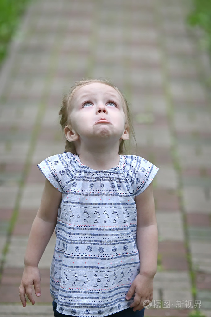 悲伤的小女孩