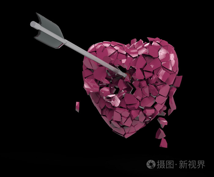 破碎的有光泽的金属心脏,箭头隔离在黑色的背部