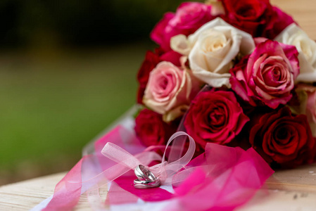 婚礼装饰与结婚戒指花
