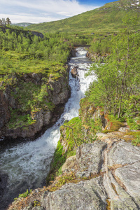Bjoreio 河的景色就在 Voringfossen 之前