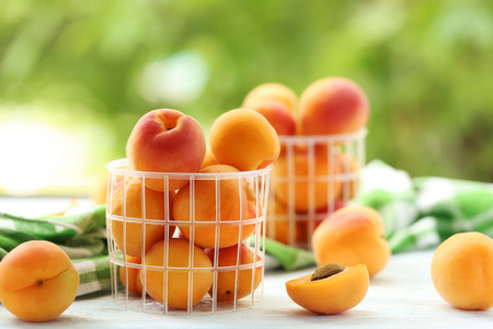 成熟的杏果