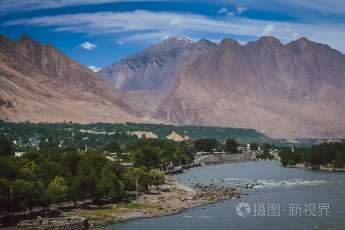 吉尔吉特镇由吉尔吉特河