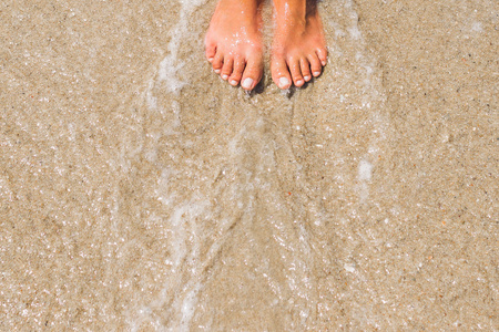 海水中的女人脚