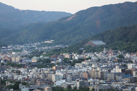 日本京都城市景观上日出图片