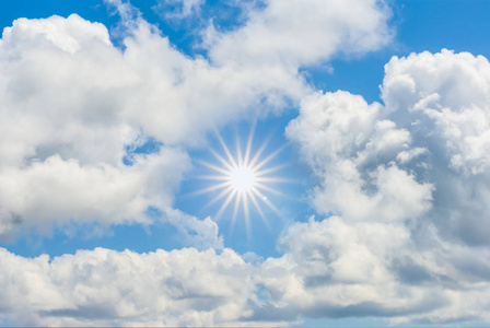 天空中浓密的云层中闪耀的太阳, 自然的背景照片