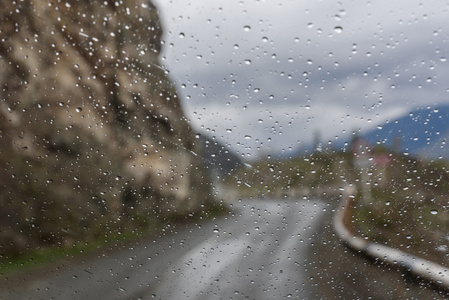 滴水路山车窗雨车