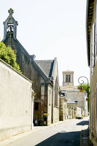 中世纪法国老城的街道和大厦在晴朗的夏天天