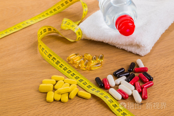 减肥药在桌子上
