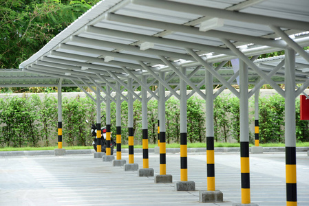 太阳屋顶结构停车场在购物中心现代贸易照片