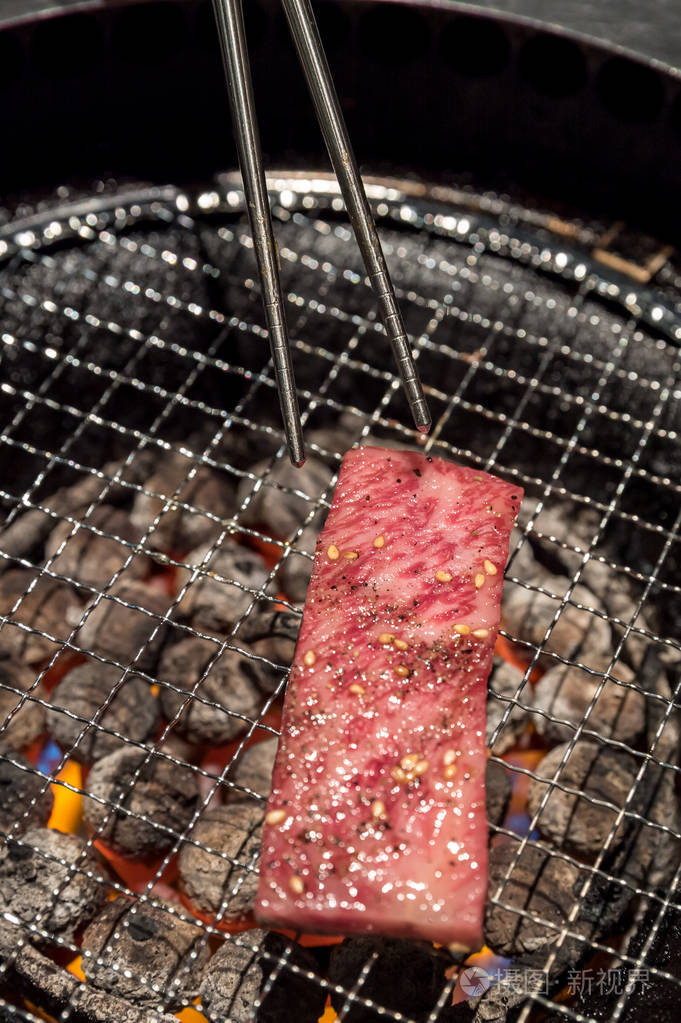 烧烤日烤牛肉特写