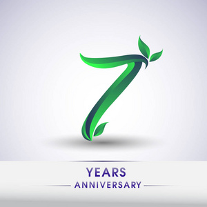 7周年纪念庆祝标识以叶子和绿色上色。第九十九生日标志在白色背景