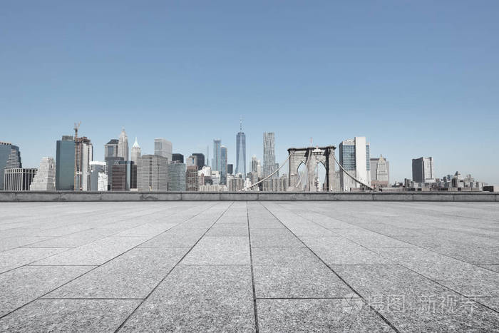 空的街道以现代城市纽约作为背景