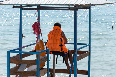 救生员救援可以图片