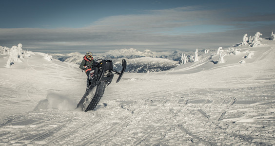 雪橇车特技在雷弗尔斯托克图片