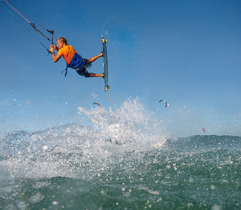 kitesurf 自由式男子相似素材图片-摄图新视界