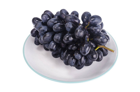 黑色成熟葡萄的分支在白色背景