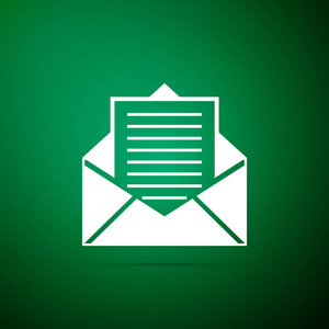 在绿色背景上隔离的邮件和电子邮件图标。信封符号电子邮件。电子邮件消息符号。平面设计。矢量插图