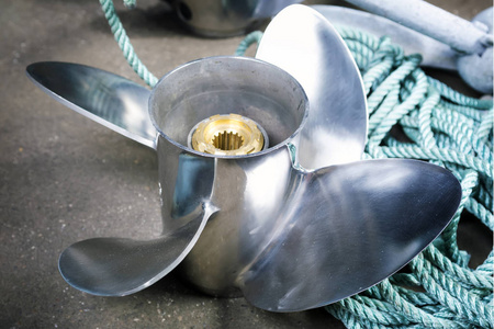 船用螺旋桨船用不锈钢制成的螺旋桨快艇照片