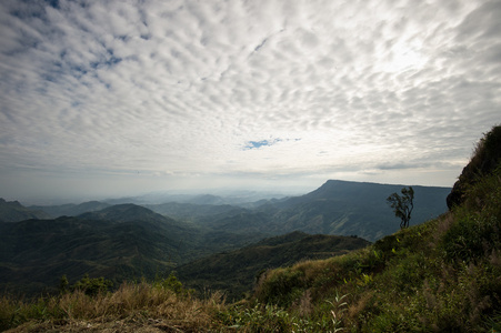 自然景观, 美丽的夏季景观在山与云天空, 普图堡, 泰国