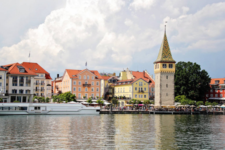 美丽的林道港海港在 Bodensee 湖, 德国