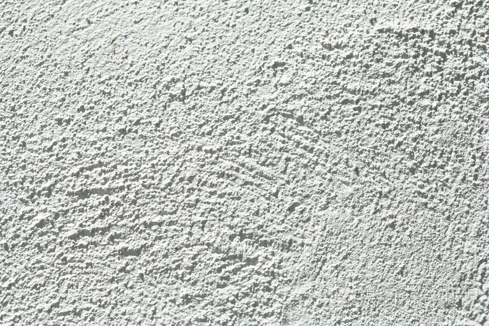 表面的白色旧水泥墙