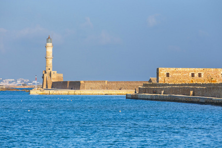 老港口和灯塔在希腊克里特岛伊拉克利翁的看法