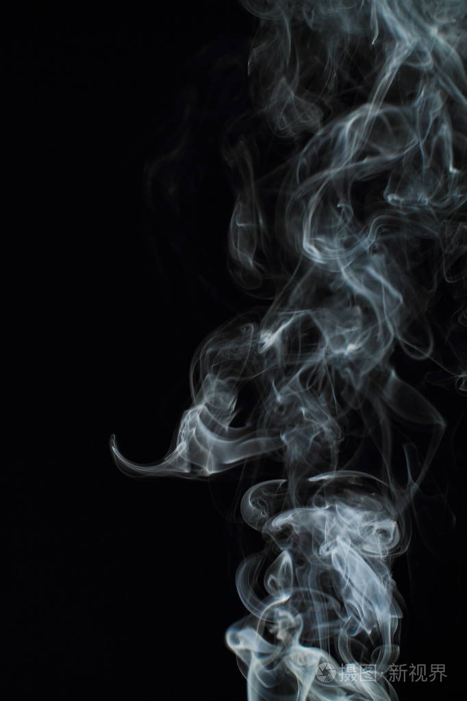 黑色背景上的白色烟雾纹理