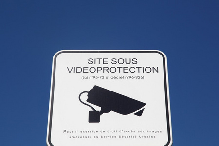 面板中的视频监控在法国街