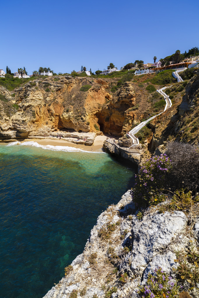 ブラック キャビア カナッペ美丽的海湾,山脉和海岸的美丽景色.